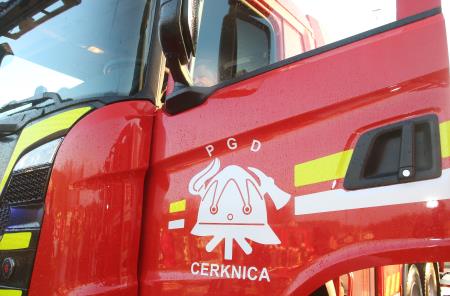 Prispetje nove avtocisterne PGD Cerknica 12 FOTO LJUBO VUKELIČ